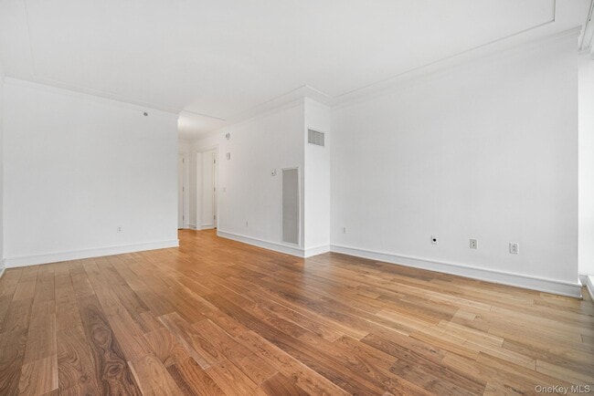 Building Photo - 1 Renaissance Square