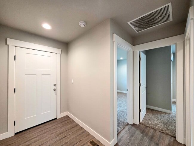 Building Photo - Newer Home in a Newer Community! 3-Bed, 2-Bath