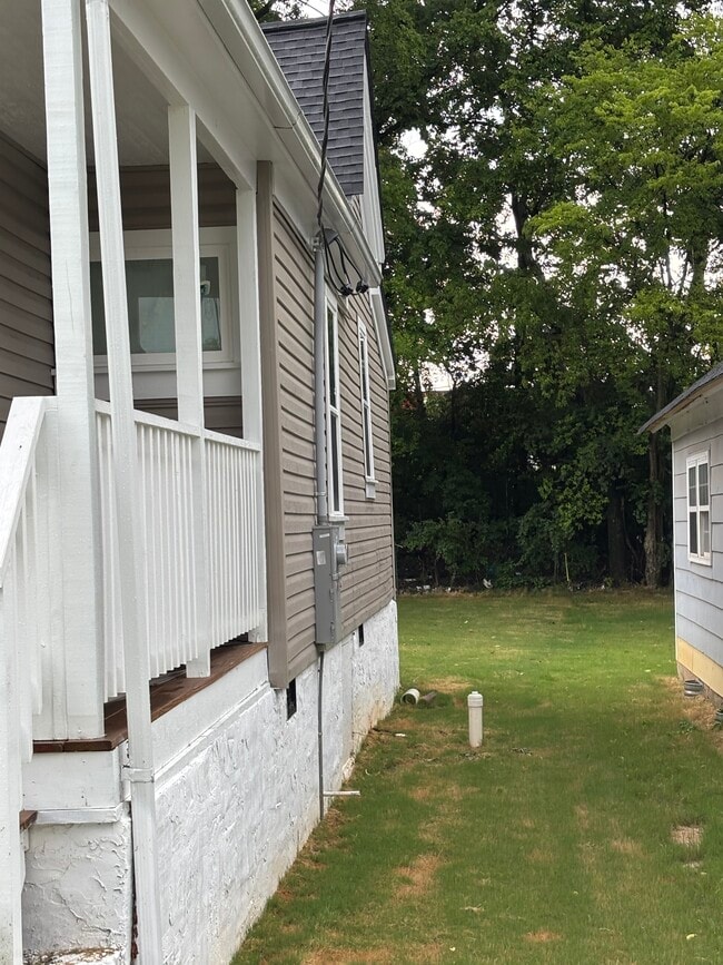 Building Photo - 2520