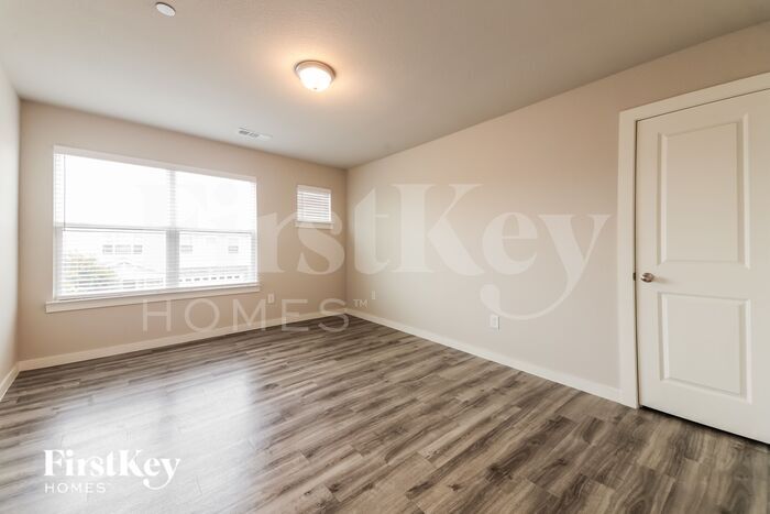 Building Photo - 605 Ava Trl