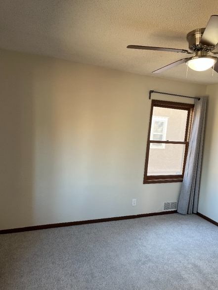 Building Photo - 4230 S 39th Ave