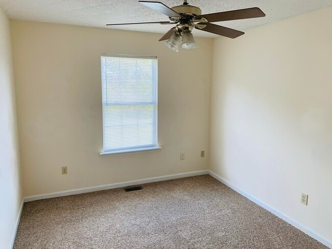 Building Photo - 112 Hunter Ridge Dr