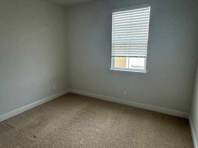 Building Photo - Home for Rent in Roseville, CA