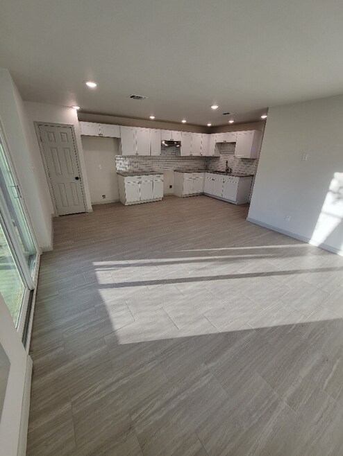 Building Photo - 2417 Castroville Rd