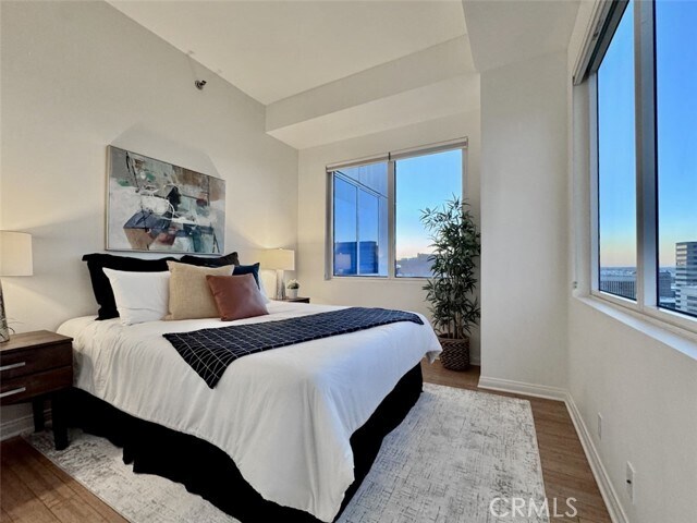 Building Photo - 525 E Seaside Way