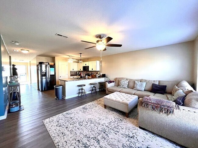 Building Photo - 55 Feather Cir