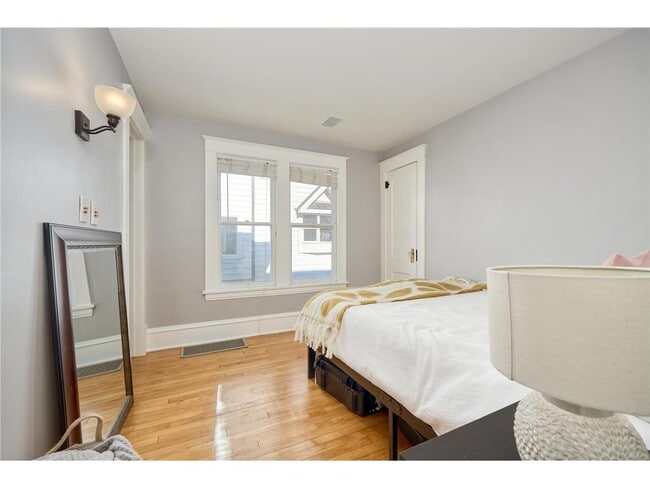 Building Photo - 4520 Bryant Ave S