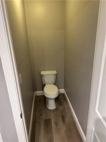 Building Photo - 69 Silver Lake Ave