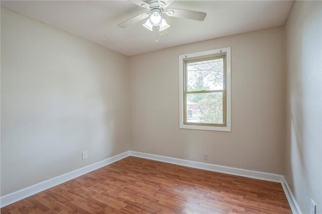 Building Photo - 1105 Dona Ave