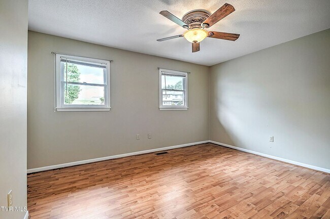 Building Photo - Bellhaven townhouse