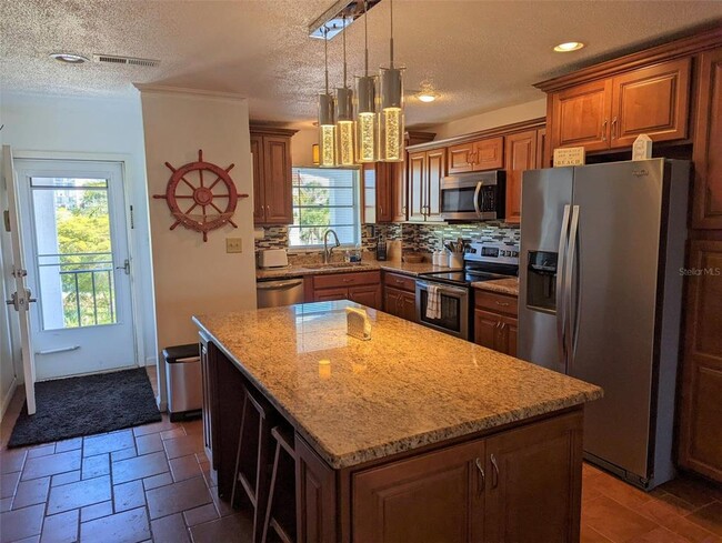 Building Photo - 5600 Beach Way Dr