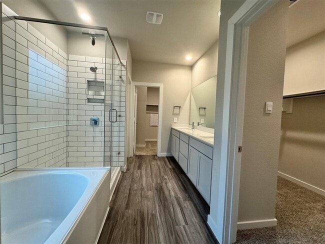 Building Photo - 14273 Lake Lodge Dr