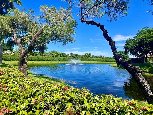 Building Photo - 10851 Palm Lake Ave