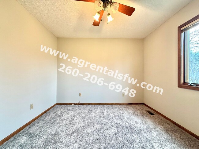 Building Photo - 3 Bedroom House