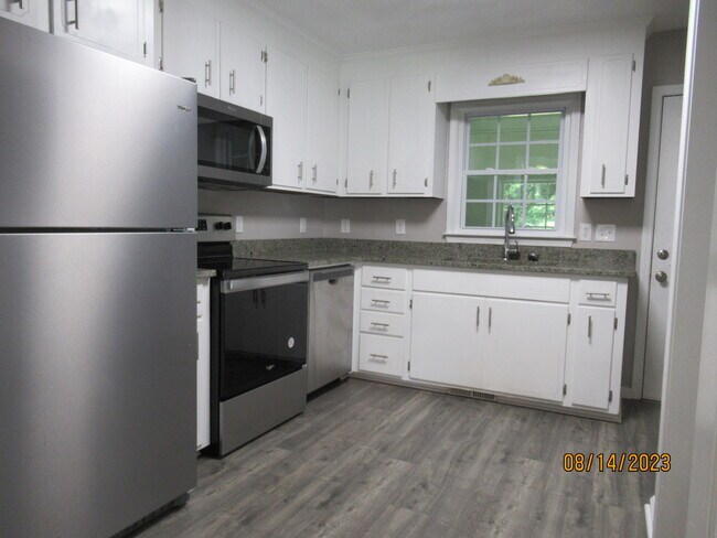 Building Photo - 870 Marigold St