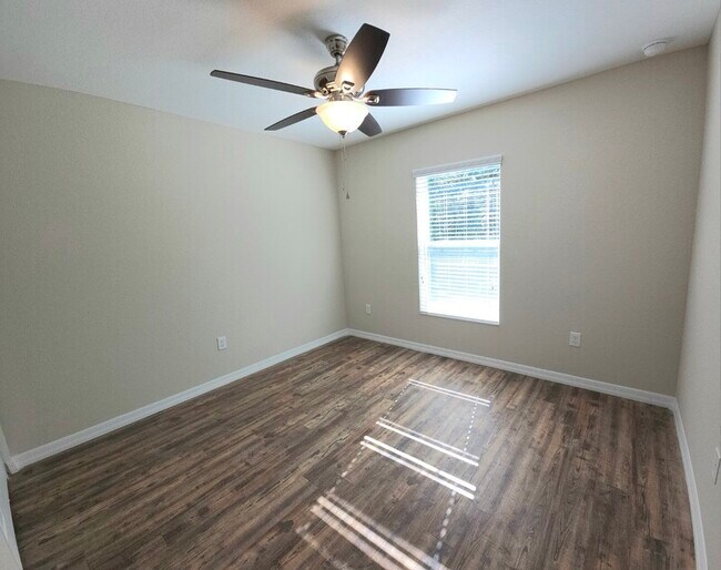 Building Photo - 60 Bahia Court Track