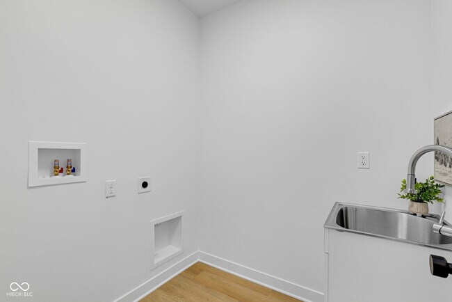 Building Photo - 1025 Churchman Ave