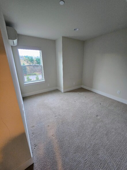 Building Photo - 13429 35th Dr SE