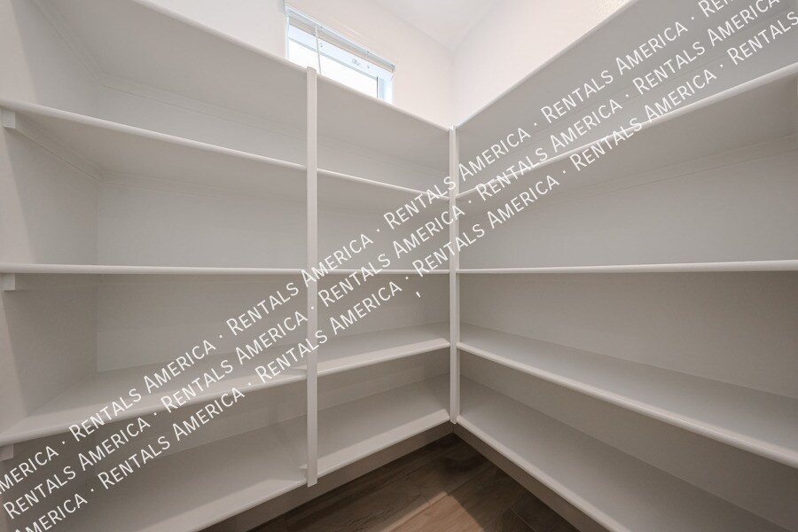 Building Photo - 10151 E Ulysses Ave