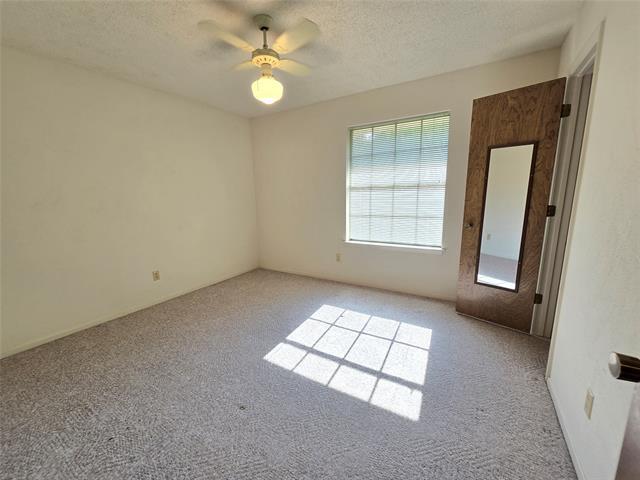 Building Photo - 2204 Shady Park Dr