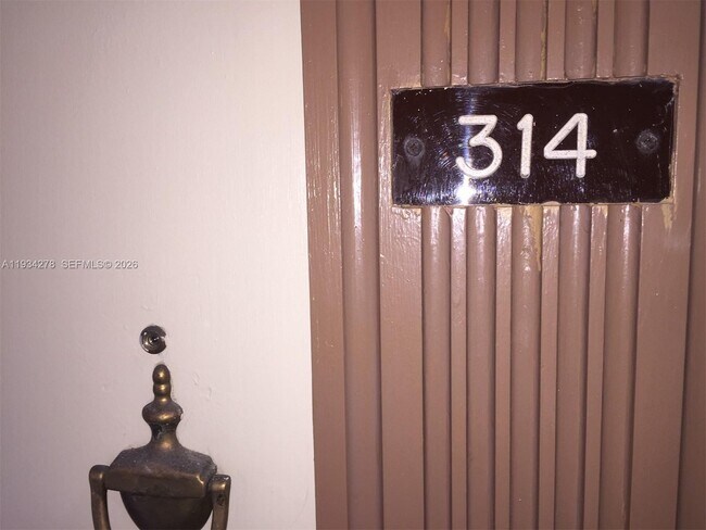 Building Photo - 1121 SW 122nd Ave