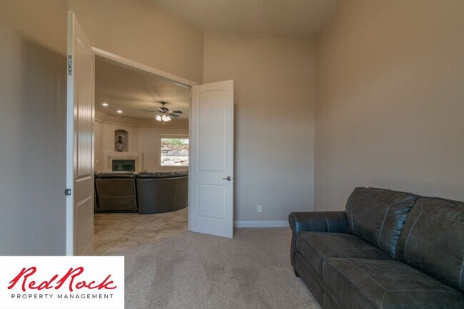 Building Photo - Minimally Furnished home in Little Valley!