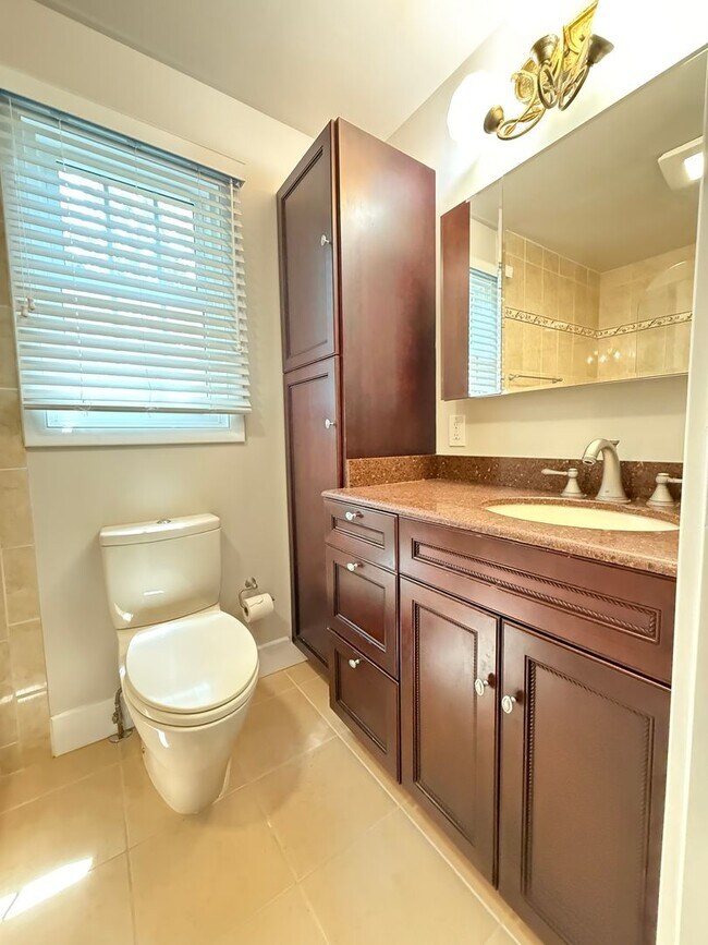 Building Photo - Renovated 4 Bed, 2.5 Bath in Wyngate WITH ...