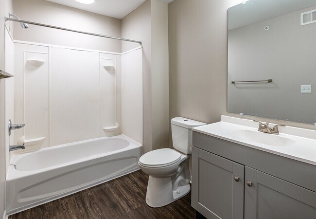 Building Photo - Updated 1 Bedroom Apartment in Overland Pa...