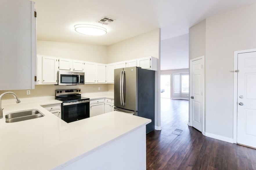 Building Photo - 6634 W Pima St