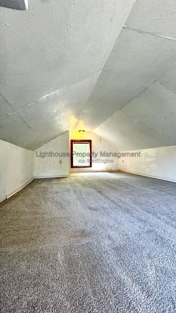 Building Photo - 1382 Park St