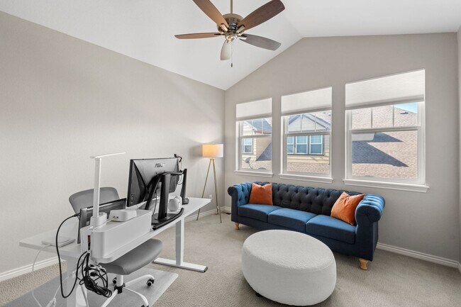 Building Photo - Modern Comfort Meets Mountain Convenience ...