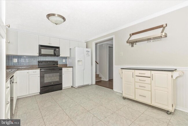 Building Photo - 207 Contour Rd