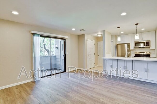 Building Photo - 297 Stonegate Cir