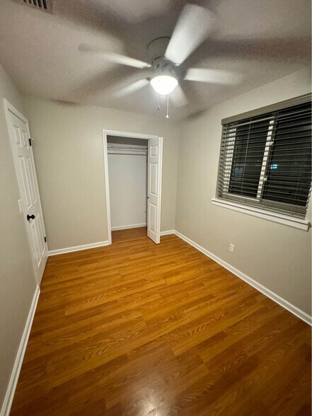 Building Photo - 5204 Beach Dr