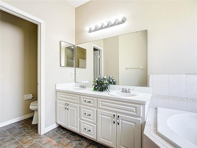 Building Photo - 610 Terranova Dr