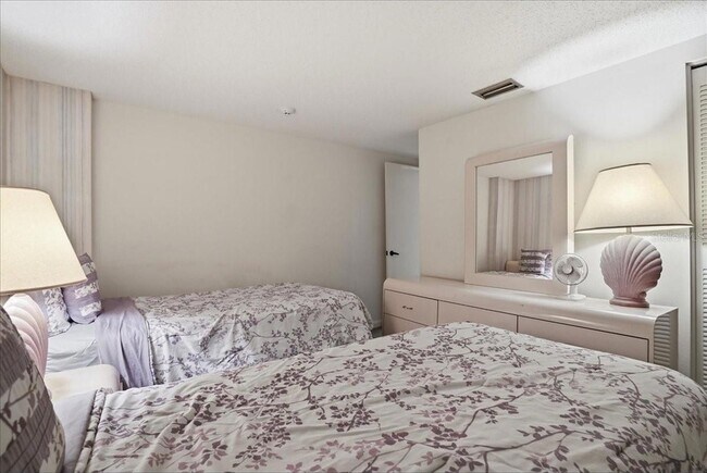 Building Photo - 5611 Gulf of Mexico Dr