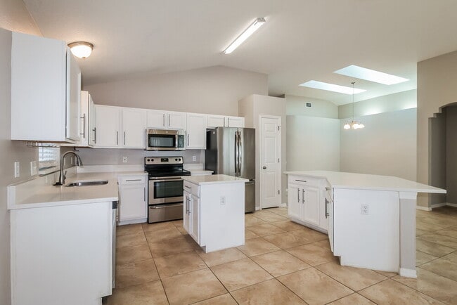 Building Photo - 6152 Weatherwood Cir