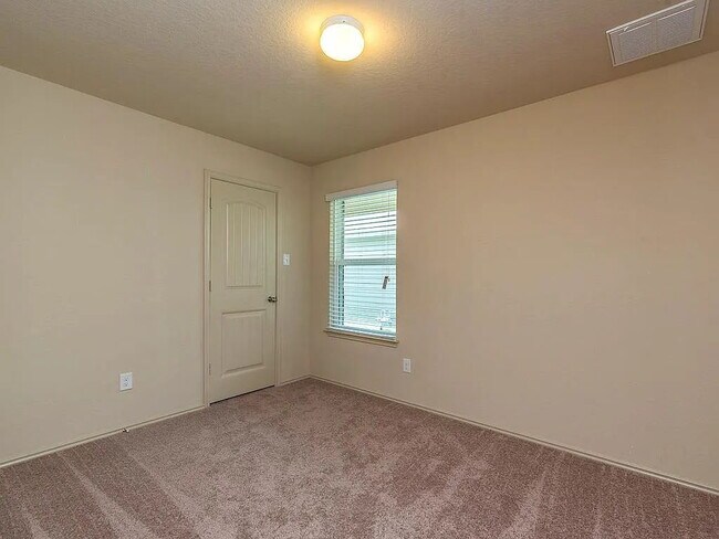 Building Photo - "Charming 3-Bedroom Home with 2 Full Baths in Idyllic San Marcos Location!"