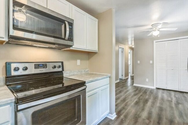Building Photo - 47481 Southampton Dr