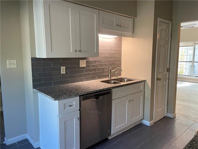 Building Photo - 2295 Fairways Ct