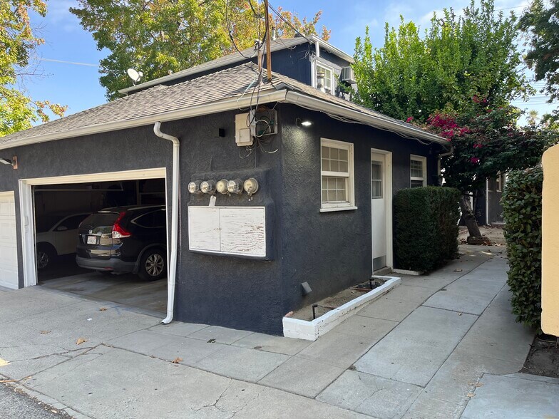 Building Photo - 5057 Cahuenga Blvd