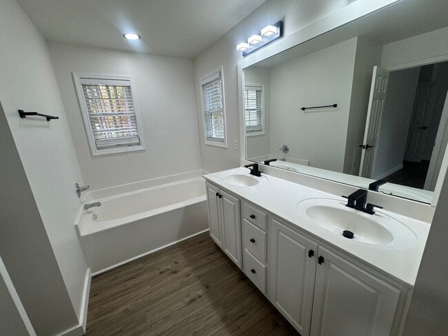 Building Photo - 4308 Shadowmoss Ct