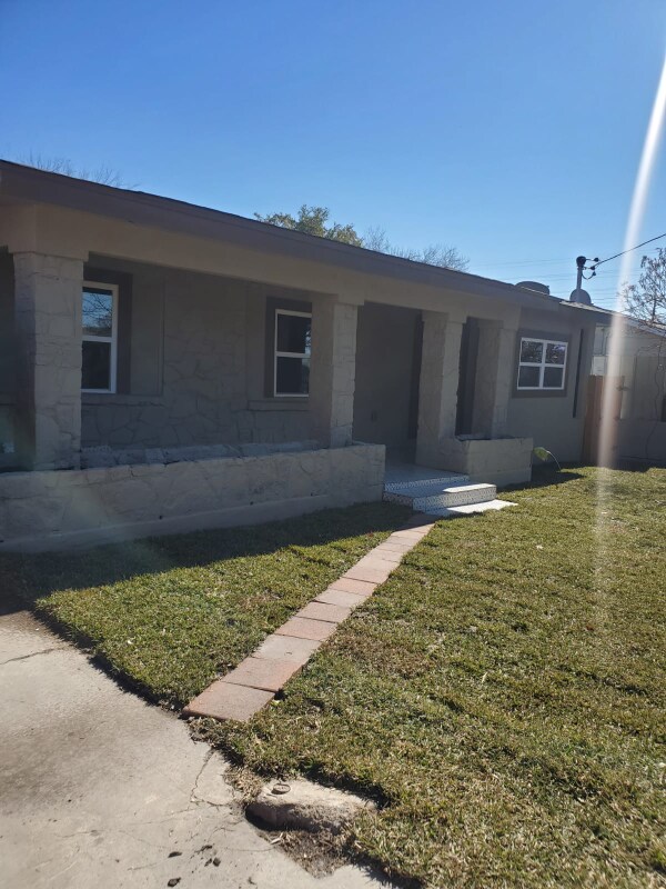 Building Photo - 118 Esmeralda Dr