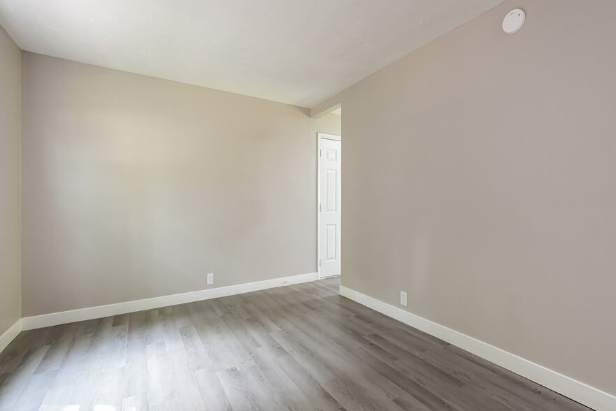 Building Photo - 2005 N Elmer St