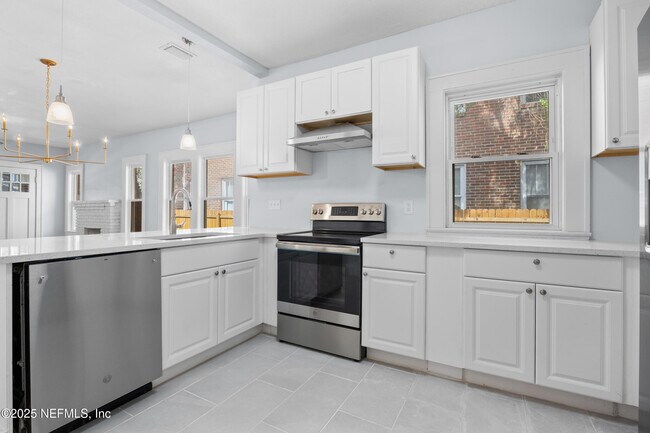 Building Photo - 131 Cottage Ave