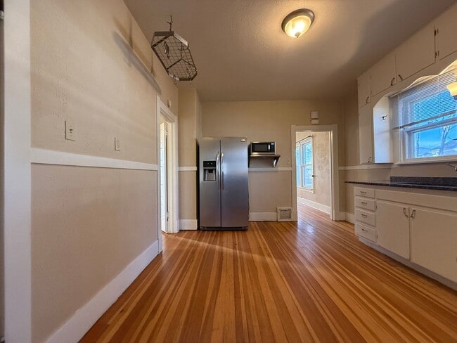 Building Photo - 408 E Del Norte St