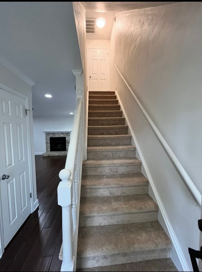 Building Photo - 1528 Jameson Dr