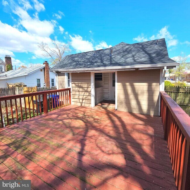 Building Photo - 2910 16th St S