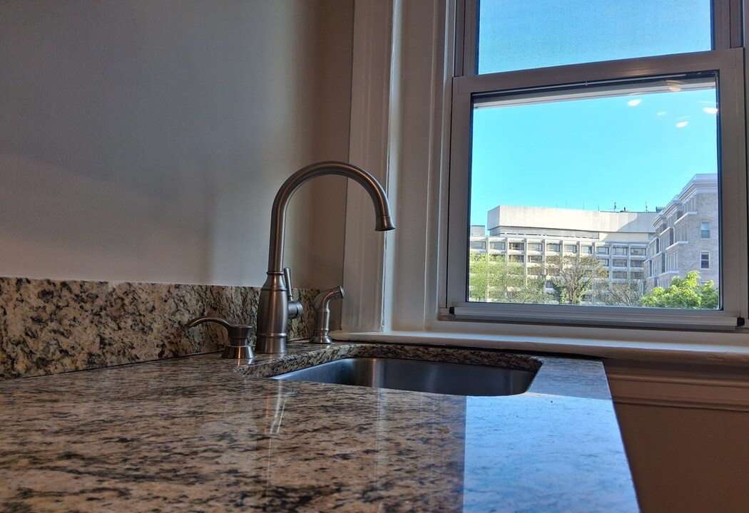 Building Photo - 1954 Columbia Rd NW