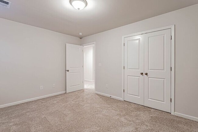 Building Photo - HUGE And BRAND New Home in Greer 29651!
